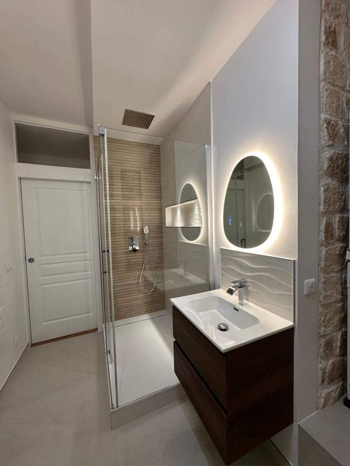 SALLE DE BAIN   HOUILLES